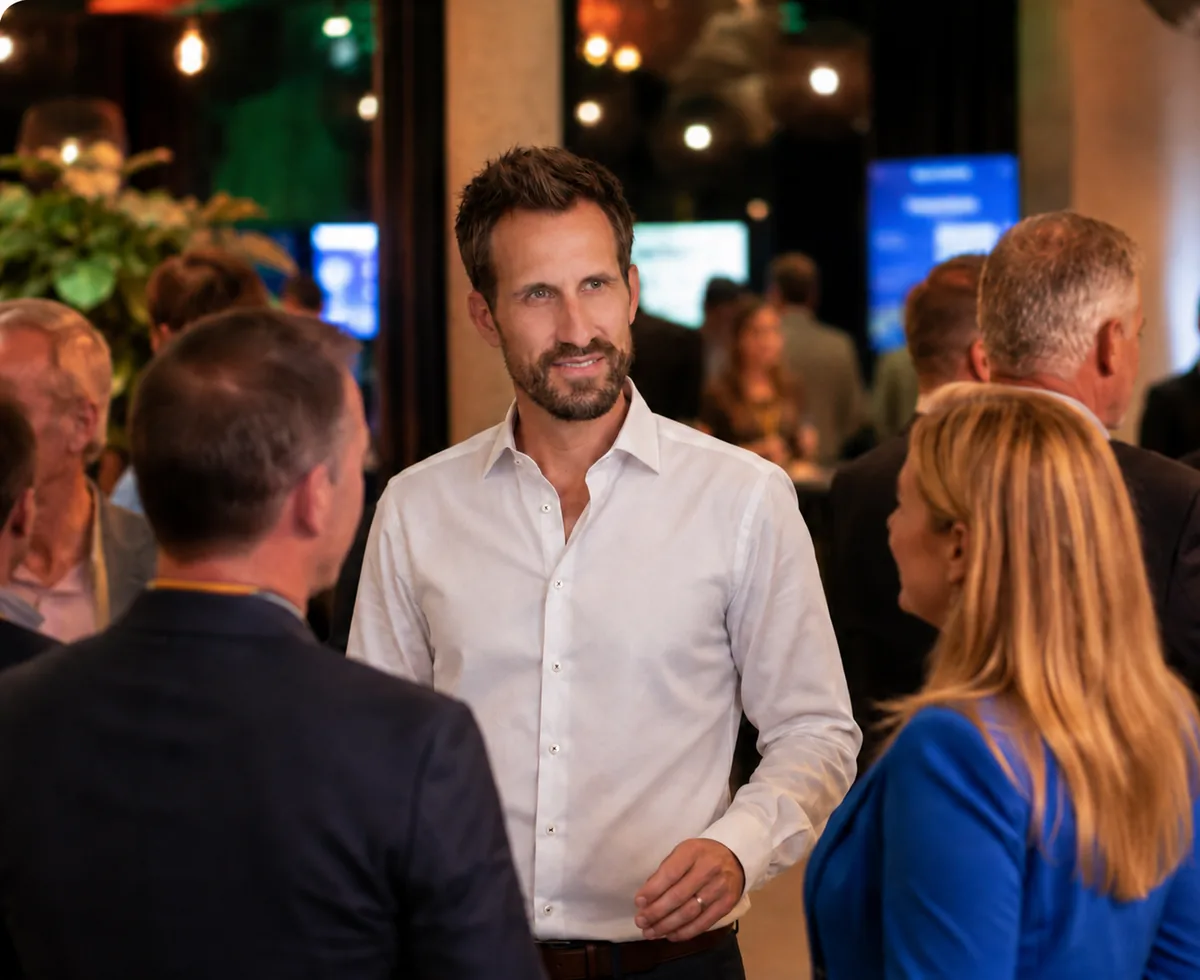Jonas Mehrhoff im Gespräch auf einem Unternehmer-Event